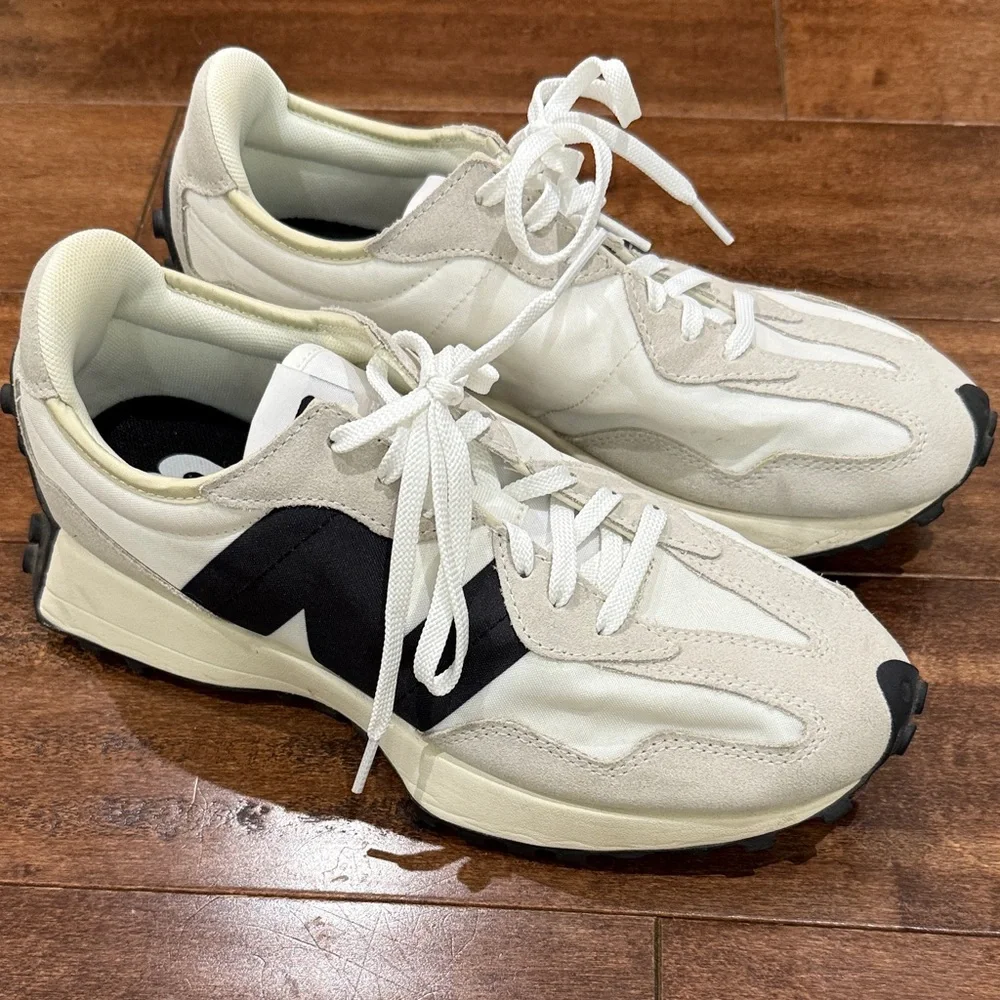 New Balance 327 9.5 - Picture 2 of 6